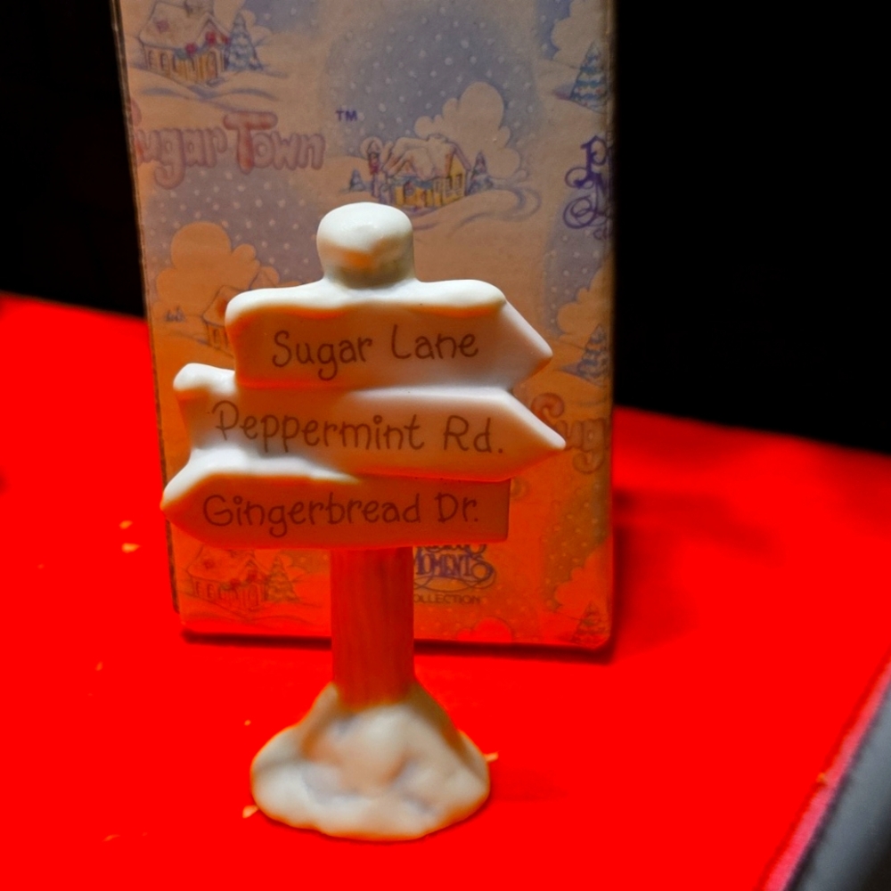 Precious Moments Sugar Town Street Sign Figurine